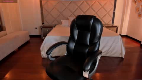 Snapshot of marylewis_ chatting on January 24, 11:59 am Mary online show from January 24, 11:59 am