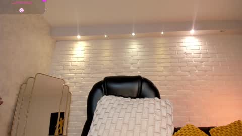 Snapshot of marylewis_ chatting on February 7, 6:02 pm Mary online show from February 7, 6:02 pm