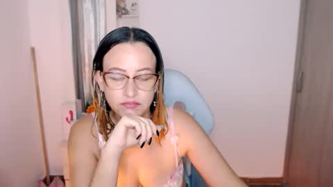 maryline online show from April 27, 1:25 am