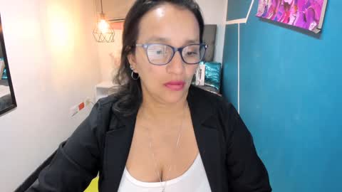 Snapshot of marylinmilf chatting on December 16, 10:56 pm Marylin online show from December 16, 10:56 pm