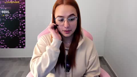 Dulce Maria online show from December 14, 4:23 am