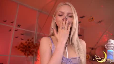 Snapshot of marylunamay chatting on November 8, 3:29 am Mary online show from November 8, 3:29 am