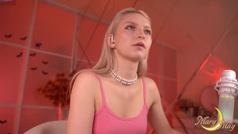 Snapshot of marylunamay chatting on November 29, 3:53 am Mary online show from November 29, 3:53 am