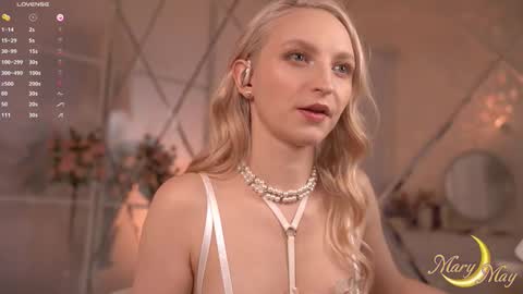 Snapshot of marylunamay chatting on February 1, 4:00 am Mary online show from February 1, 4:00 am