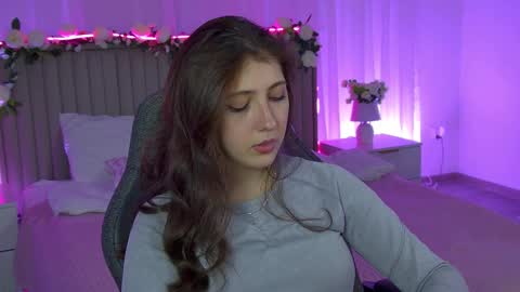 Mary Miller online show from December 19, 10:33 am