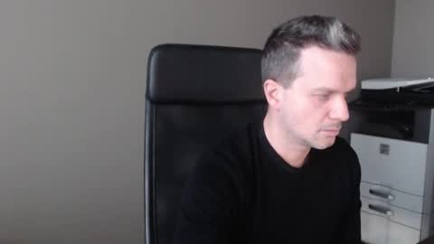 Snapshot of maschiodavide89 chatting on December 24, 1:28 pm David online show from December 24, 1:28 pm