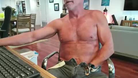 Snapshot of mascmuscle49 chatting on November 20, 7:57 pm mascmuscle49 online show from November 20, 7:57 pm