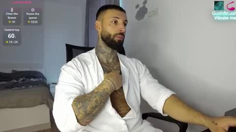 Snapshot of masculineguy69 chatting on October 16, 6:14 am masculineguy69 online show from October 16, 6:14 am