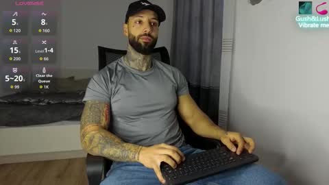 Snapshot of masculineguy69 chatting on October 18, 4:48 am masculineguy69 online show from October 18, 4:48 am