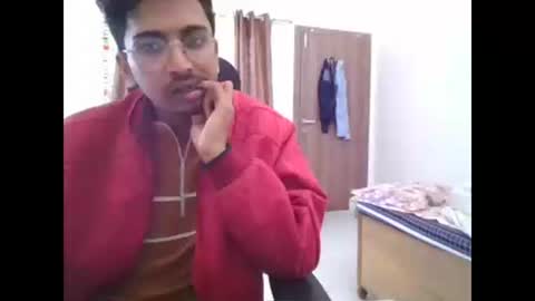 Snapshot of maskboyz2003 chatting on December 17, 6:35 am maskboyz2003 online show from December 17, 6:35 am