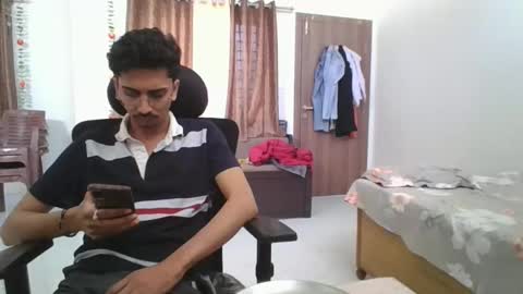 Snapshot of maskboyz2003 chatting on January 20, 7:25 am maskboyz2003 online show from January 20, 7:25 am