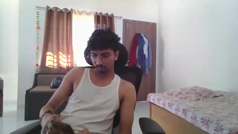 Snapshot of maskboyz2003 chatting on February 19, 4:34 am maskboyz2003 online show from February 19, 4:34 am