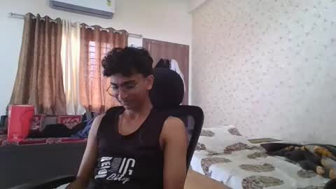 Snapshot of maskboyz2004 chatting on November 1, 3:52 am Mask Boy online show from November 1, 3:52 am