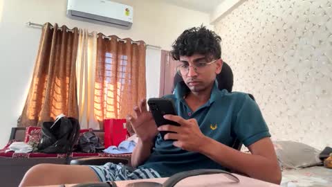 Snapshot of maskboyz2004 chatting on November 6, 3:51 am Mask Boy online show from November 6, 3:51 am