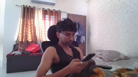 Snapshot of maskboyz2004 chatting on November 7, 3:28 am Mask Boy online show from November 7, 3:28 am