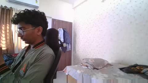 Snapshot of maskboyz2004 chatting on November 9, 3:38 am Mask Boy online show from November 9, 3:38 am