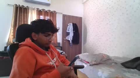 Snapshot of maskboyz2004 chatting on November 13, 4:00 am Mask Boy online show from November 13, 4:00 am