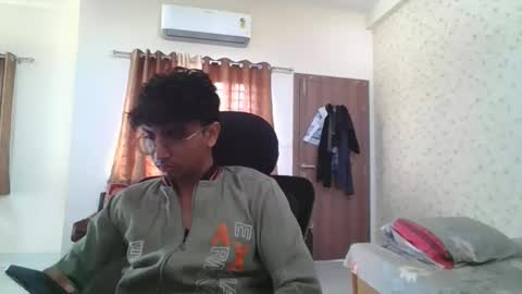 Snapshot of maskboyz2004 chatting on November 23, 4:12 am Mask Boy online show from November 23, 4:12 am