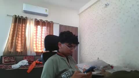 Snapshot of maskboyz2004 chatting on November 29, 3:09 am Mask Boy online show from November 29, 3:09 am