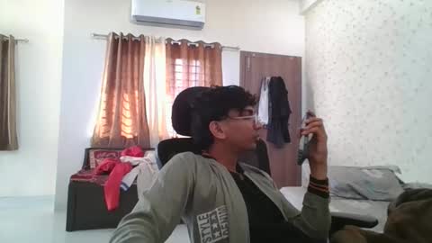 Snapshot of maskboyz2004 chatting on November 30, 4:05 am Mask Boy online show from November 30, 4:05 am