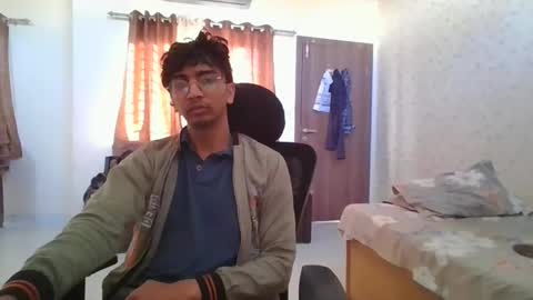 Snapshot of maskboyz2004 chatting on December 14, 3:23 am Mask Boy online show from December 14, 3:23 am