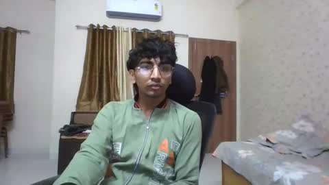 Snapshot of maskboyz2004 chatting on December 14, 5:40 pm Mask Boy online show from December 14, 5:40 pm