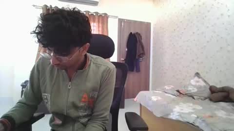 Snapshot of maskboyz2004 chatting on December 15, 5:44 am Mask Boy online show from December 15, 5:44 am