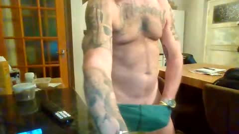 Snapshot of masked_masturbation_couple chatting on November 18, 10:25 pm Masked Masturbation Couple online show from November 18, 10:25 pm