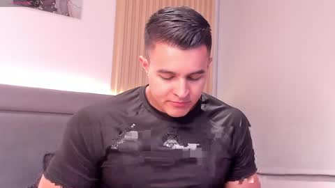 Snapshot of mason_bennet chatting on May 13, 12:19 am Mason Bennet online show from May 13, 12:19 am