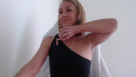 massiel ferreti online show from May 3, 9:32 pm