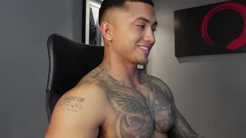 Snapshot of massimo_rizzo_ chatting on December 15, 10:47 pm Massimo online show from December 15, 10:47 pm