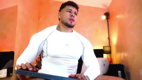 Snapshot of massimowalton2 chatting on May 24, 2:05 am massimowalton2 online show from May 24, 2:05 am