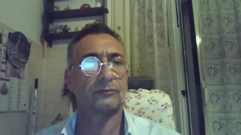 Snapshot of massimoxsempre chatting on October 15, 7:03 pm massimoxsempre online show from October 15, 7:03 pm