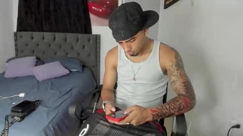 Snapshot of master_boy28 chatting on May 27, 2:41 am master_boy28 online show from May 27, 2:41 am