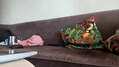 Snapshot of master_leoo chatting on February 12, 7:47 am master_leoo online show from February 12, 7:47 am