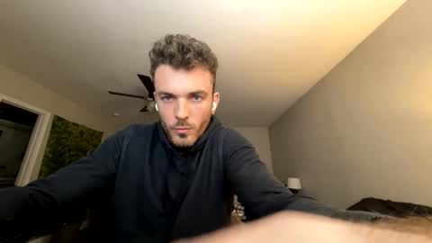 Snapshot of master_louie chatting on December 8, 3:24 pm muskyjockdick online show from December 8, 3:24 pm