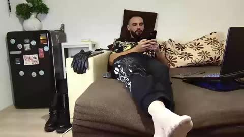 Snapshot of master_roberto333 chatting on December 13, 3:32 pm SIR online show from December 13, 3:32 pm