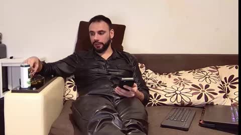 Snapshot of master_roberto333 chatting on January 16, 11:59 pm SIR online show from January 16, 11:59 pm