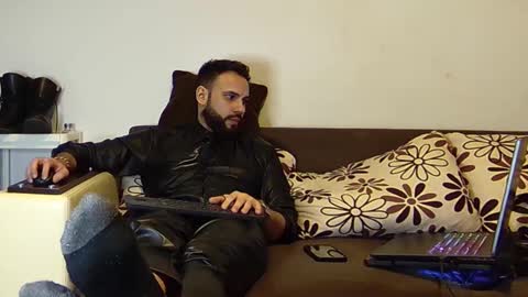 Snapshot of master_roberto333 chatting on February 4, 12:51 am SIR online show from February 4, 12:51 am