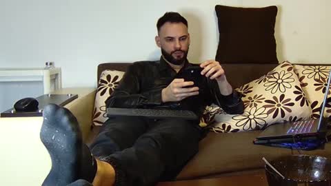 Snapshot of master_roberto333 chatting on February 7, 10:41 pm SIR online show from February 7, 10:41 pm