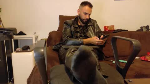 Snapshot of master_roberto333 chatting on October 8, 9:34 pm SIR online show from October 8, 9:34 pm