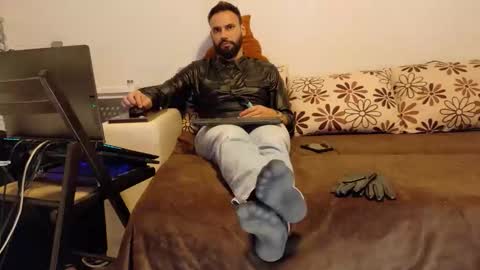 Snapshot of master_roberto333 chatting on November 1, 11:29 pm SIR online show from November 1, 11:29 pm