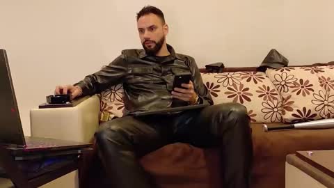 Snapshot of master_roberto333 chatting on November 14, 5:22 pm SIR online show from November 14, 5:22 pm