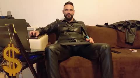 Snapshot of master_roberto333 chatting on November 30, 5:39 pm SIR online show from November 30, 5:39 pm