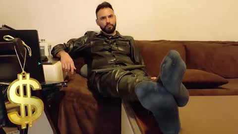 Snapshot of master_roberto333 chatting on December 14, 8:57 pm SIR online show from December 14, 8:57 pm