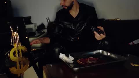 Snapshot of master_roberto333 chatting on February 16, 2:40 am SIR online show from February 16, 2:40 am