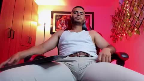 Snapshot of master_sam_ chatting on December 18, 7:53 pm Master online show from December 18, 7:53 pm