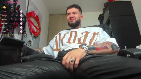 Snapshot of master_steven_01 chatting on January 3, 4:59 pm steven online show from January 3, 4:59 pm