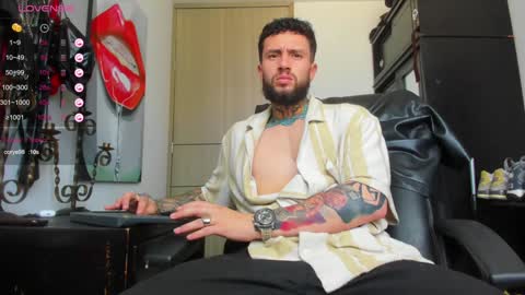 Snapshot of master_steven_01 chatting on January 13, 8:26 pm steven online show from January 13, 8:26 pm