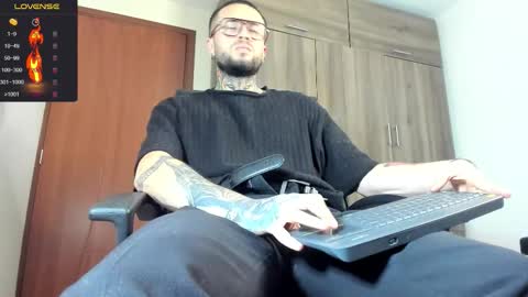 Snapshot of master_steven_01 chatting on December 20, 12:18 am steven online show from December 20, 12:18 am